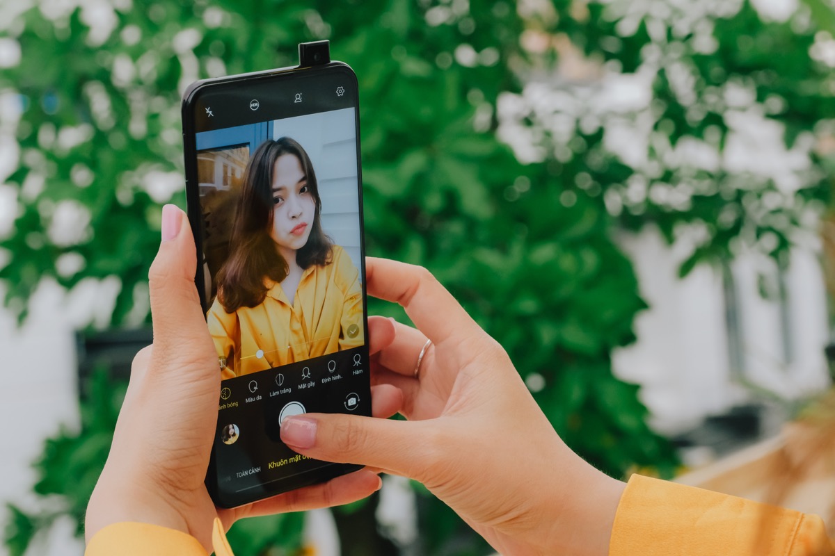 young woman taking a selfie, representing mobile marketing effectiveness