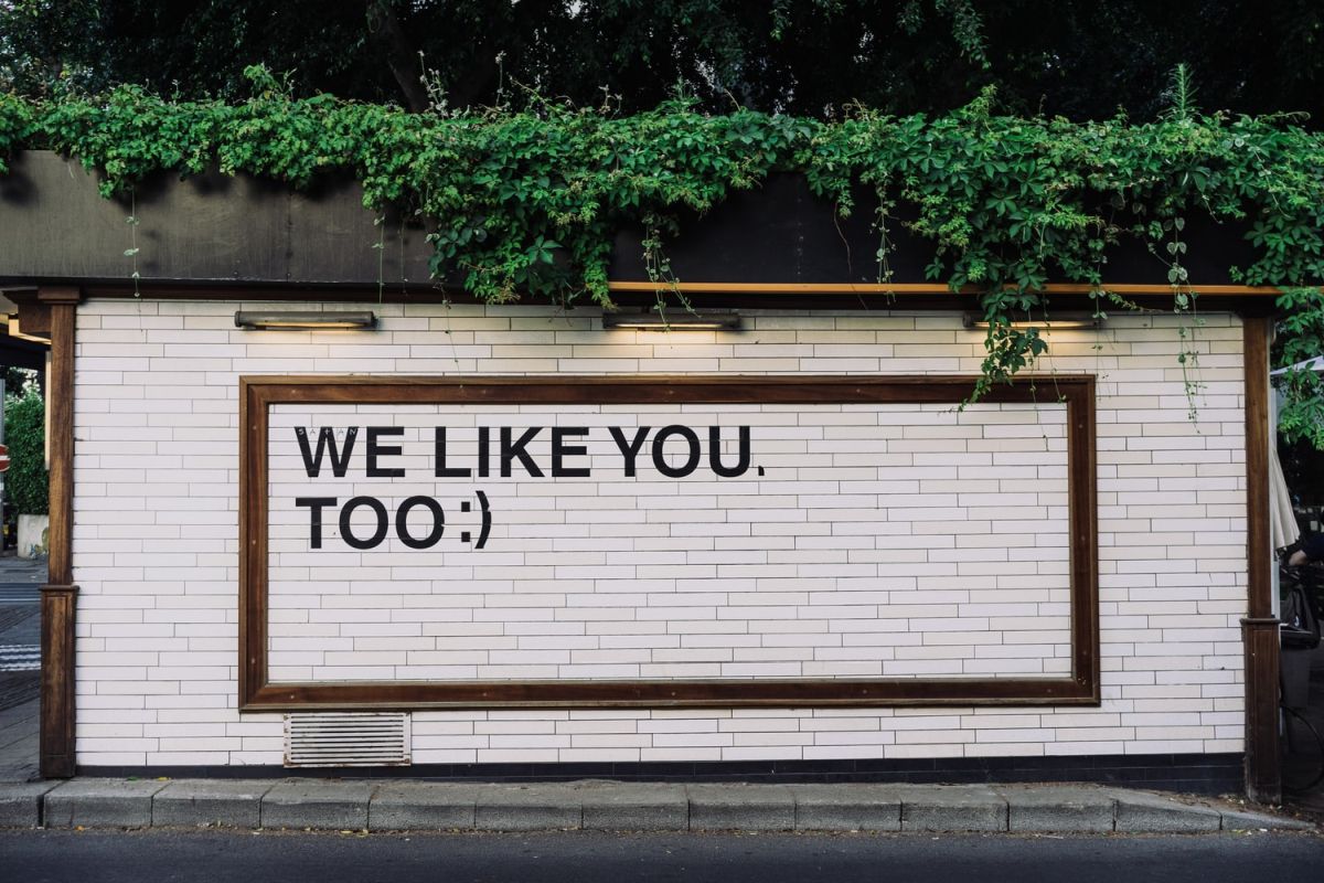 Wall mural which reads: We Like You Too; positive reviews responses concept